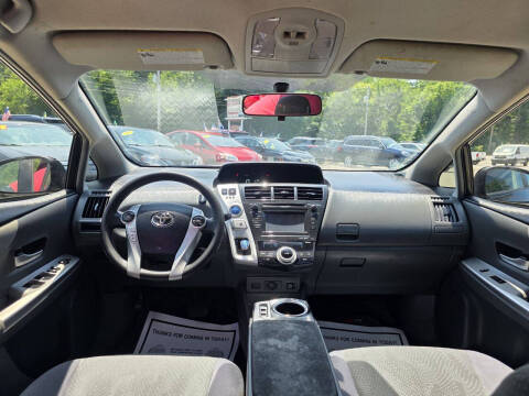 2014 Toyota Prius v Five