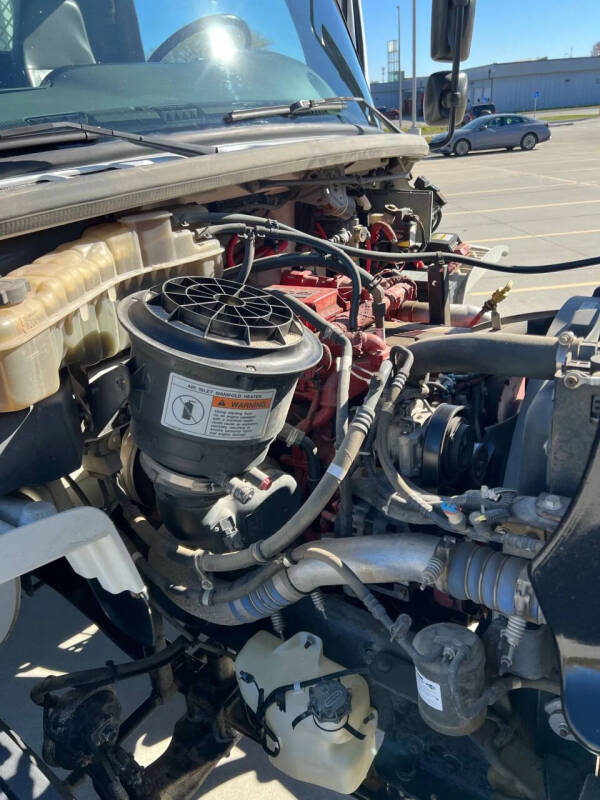 2011 Freightliner M2 106