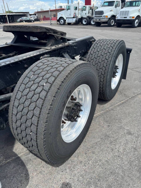 2012 Volvo VNL Super Singles