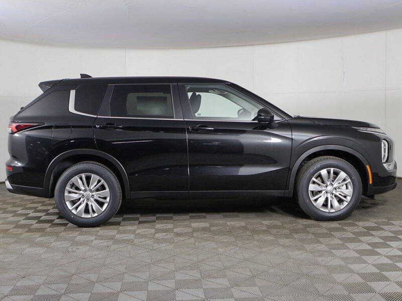 2026 Mitsubishi Outlander ES