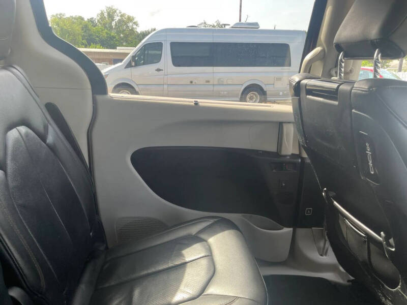 2017 Chrysler Pacifica Touring-L Plus