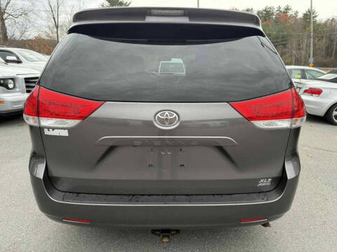 2014 Toyota Sienna XLE 7-Passenger