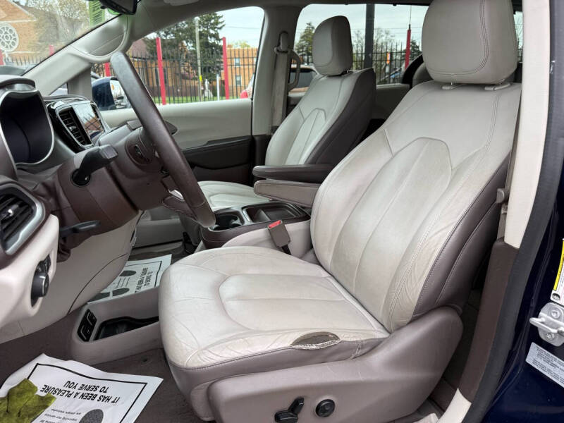 2017 Chrysler Pacifica Touring-L