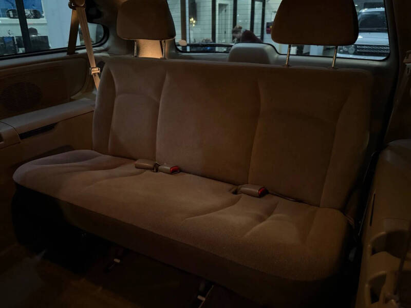 2005 Chrysler Town and Country LX