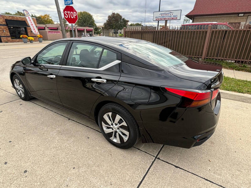 2021 Nissan Altima S photo 17