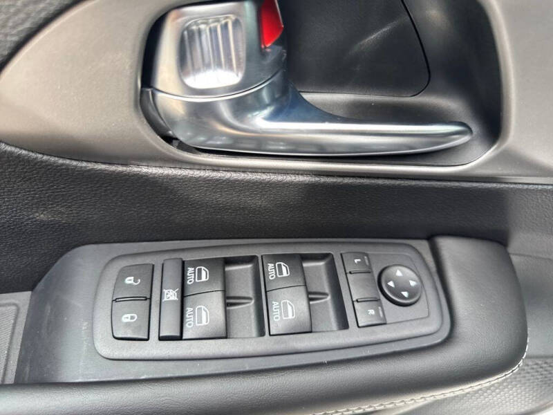 2027 Chrysler Pacifica LX