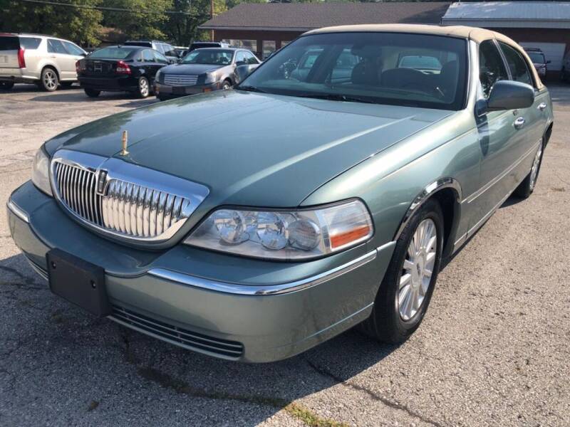 2005 Lincoln Town Car for sale at Auto Target in O'Fallon MO