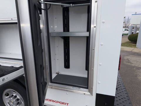 2025 Chevrolet Express 3500