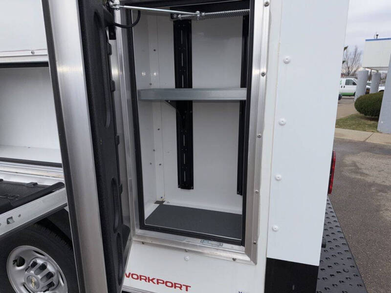 2025 Chevrolet Express 3500