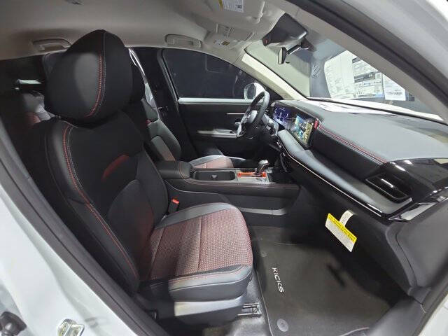 2025 Nissan Kicks SR