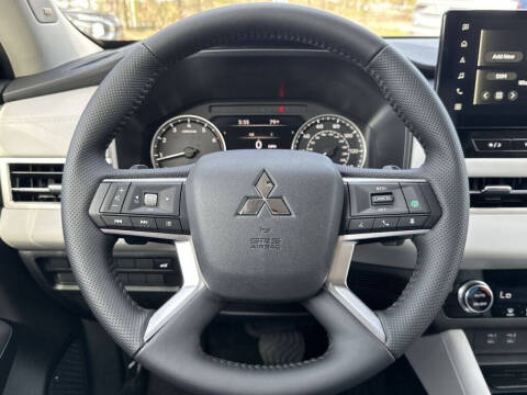 2025 Mitsubishi Outlander SE
