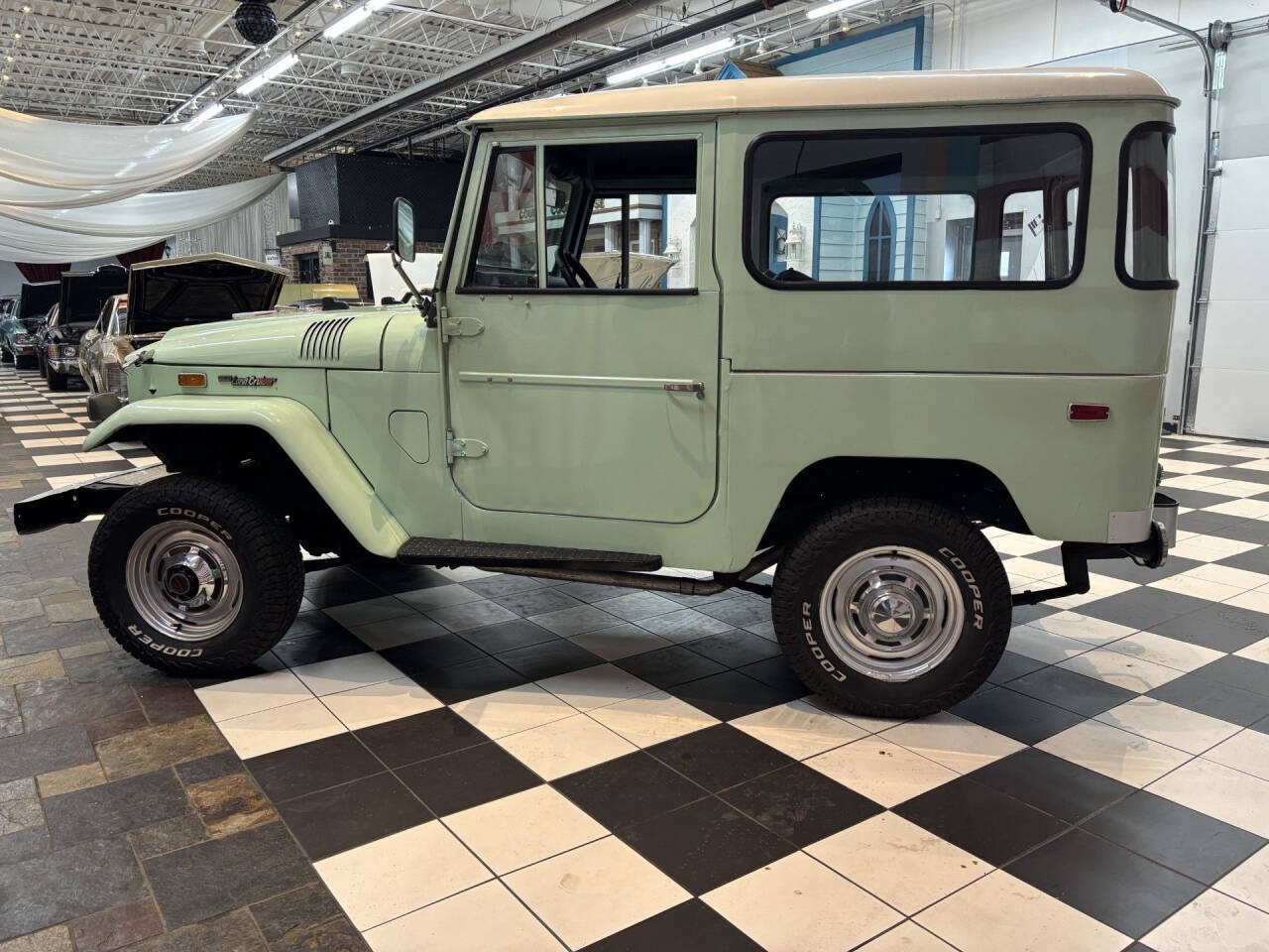 1970 Toyota Land Cruiser 13