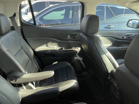 2023 GMC Acadia Denali