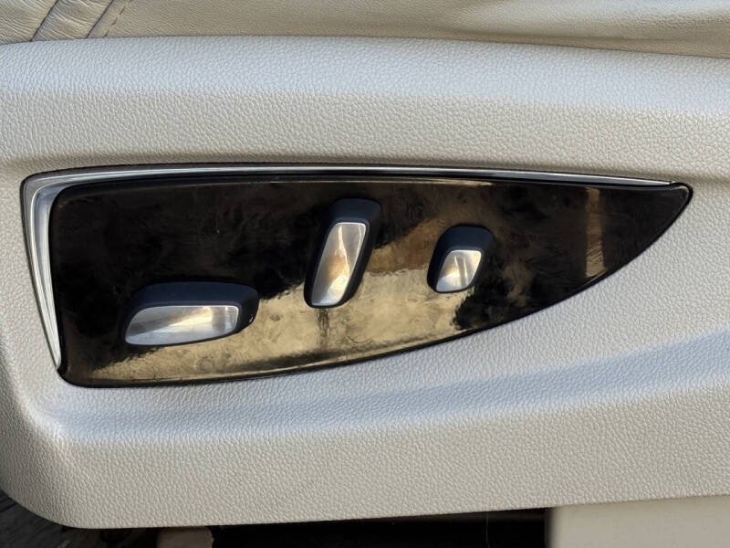 2017 Cadillac Escalade Premium Luxury