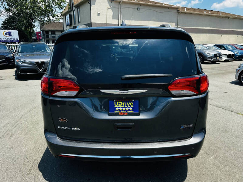 2017 Chrysler Pacifica Touring-L Plus