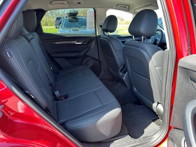 2025 VinFast VF8 Eco