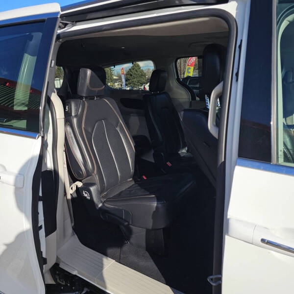 2017 Chrysler Pacifica Touring-L Plus