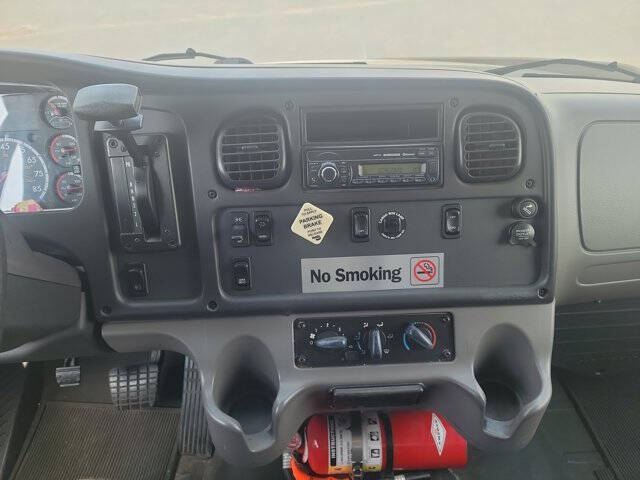 2015 Freightliner M2 106