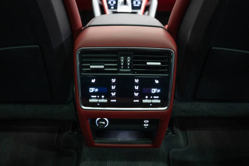 2022 Porsche Cayenne Platinum Edition