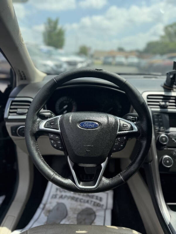 2017 Ford Fusion SE