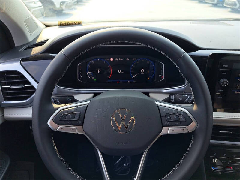 2025 Volkswagen Taos SEL 4Motion
