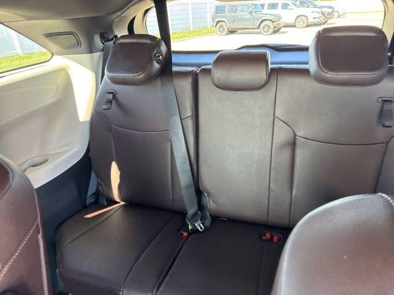 2021 Toyota Sienna Platinum 7-Passenger
