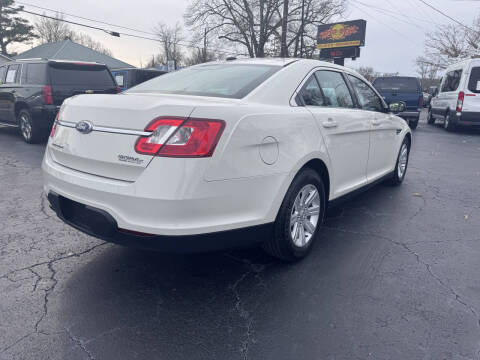 2011 Ford Taurus SE