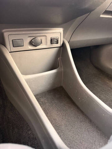 2013 Toyota Prius v Five