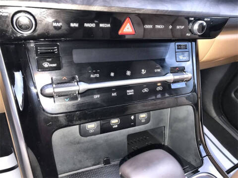 2024 Kia Carnival EX