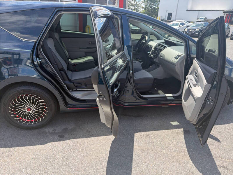 2017 Toyota Prius v Two