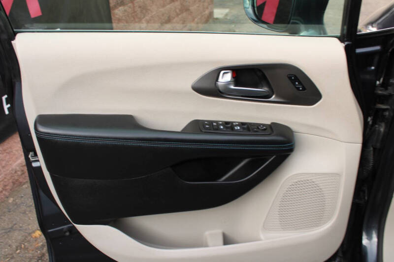 2021 Chrysler Pacifica Touring L