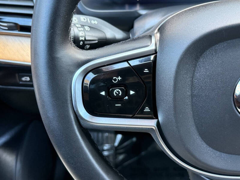 2023 Volvo XC90 B5 Plus Bright Theme