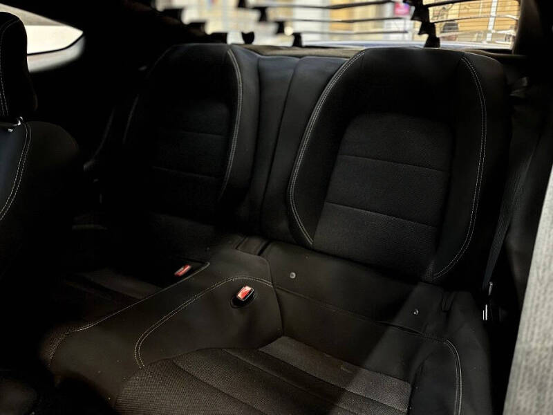 2017 Ford Mustang V6