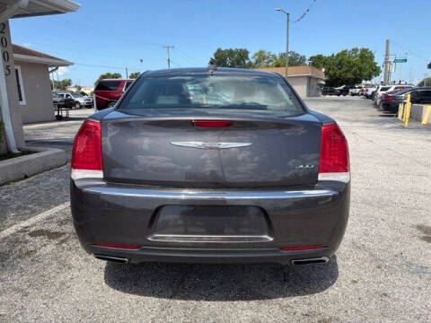 2017 Chrysler 300 Limited