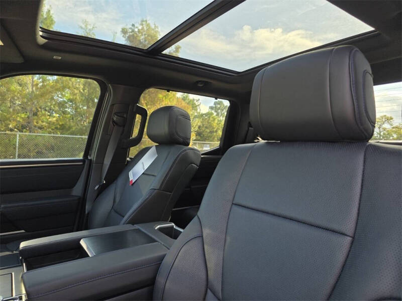 2025 Toyota Tundra Platinum HV