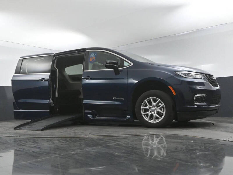 2024 Chrysler Pacifica Touring L