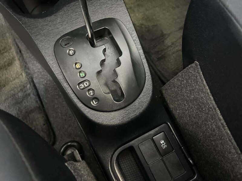 2012 Toyota Yaris 5-Door LE