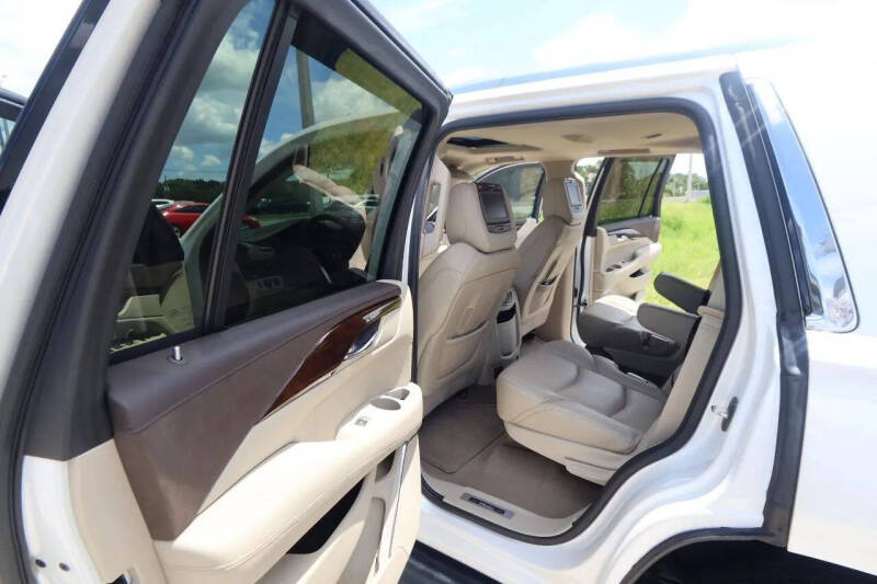 2016 Cadillac Escalade Luxury Collection