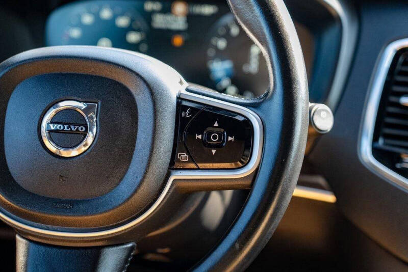 2017 Volvo XC90 T6 Momentum