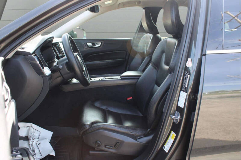 2019 Volvo XC60 T5 Momentum