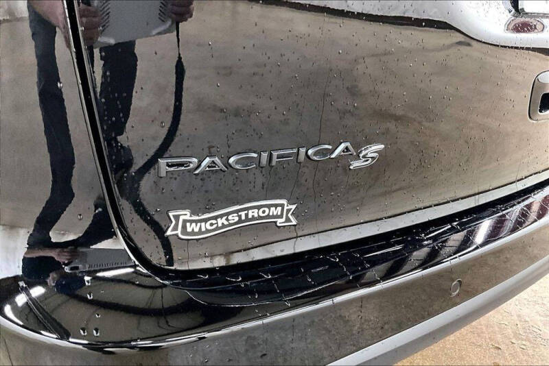 2027 Chrysler Pacifica Limited