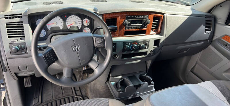 2006 Dodge Ram 1500 Pickup SLT photo 6