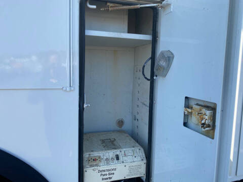 2009 Freightliner M2 106