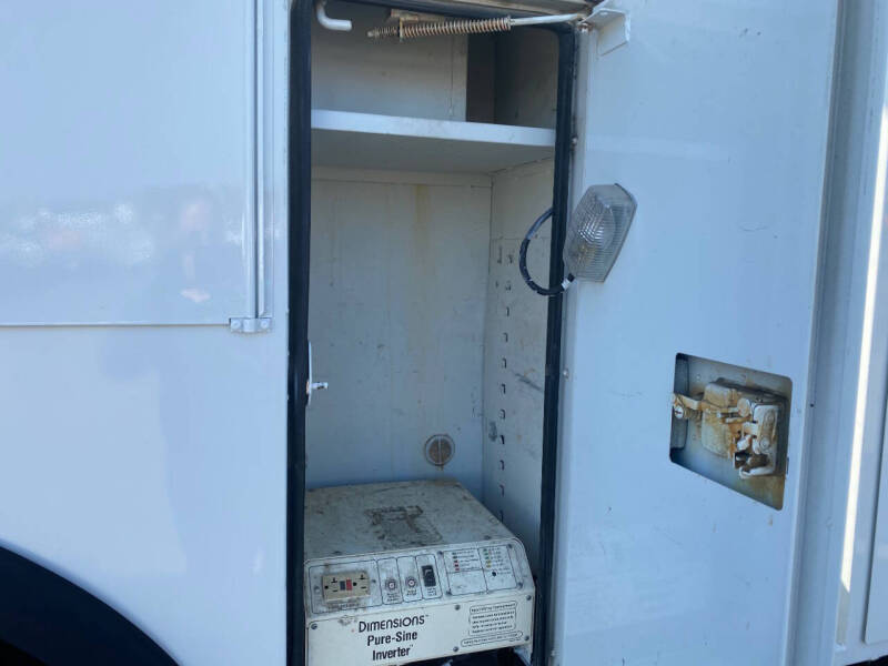 2009 Freightliner M2 106