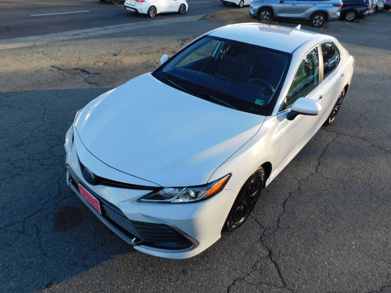 2022 Toyota Camry Hybrid LE