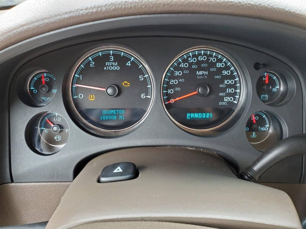 2008 GMC Yukon for sale at DAGO'S AUTO SALES LLC in Dalton, GA