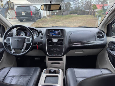 2013 Chrysler Town and Country Touring