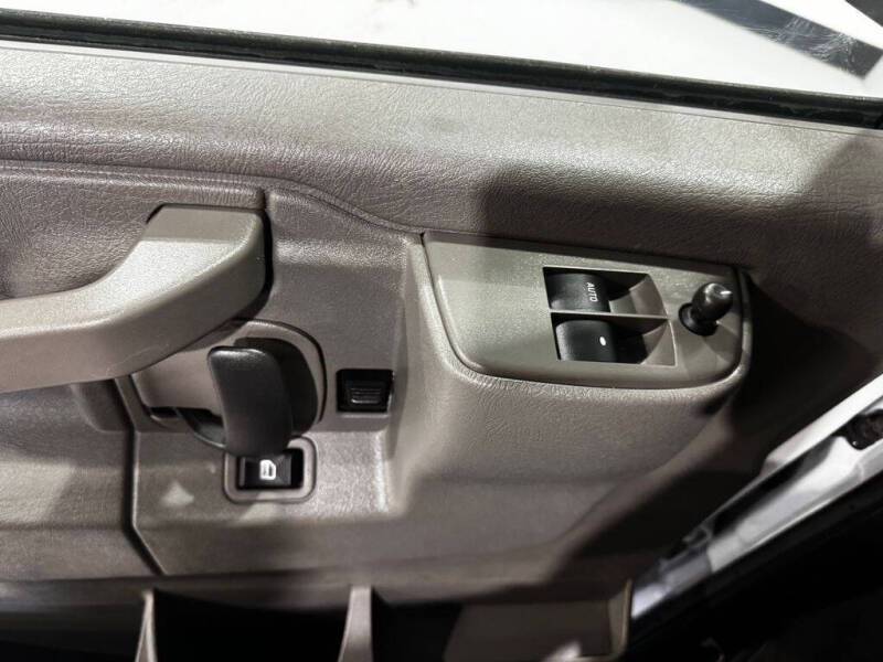 2025 Chevrolet Express LT 3500