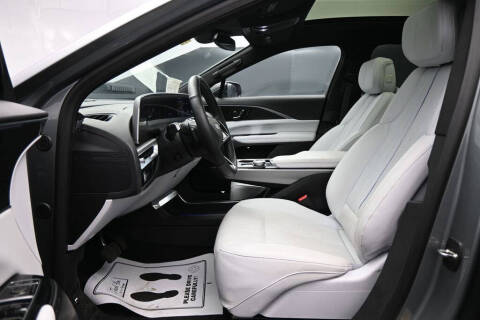 2024 Cadillac LYRIQ Luxury 1