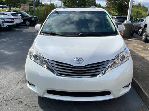 2015 Toyota Sienna XLE 8-Passenger
